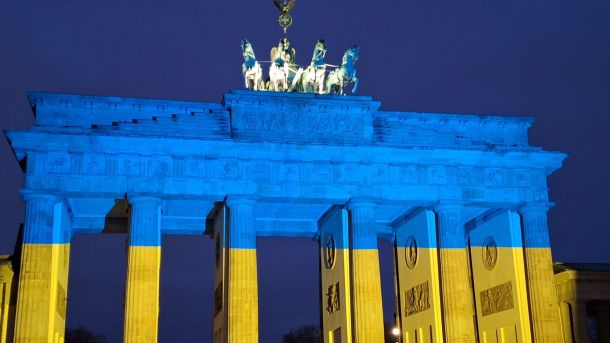 wp-content/uploads/2026/02/Brandenburger_Tor_Blau-Gold.jpg